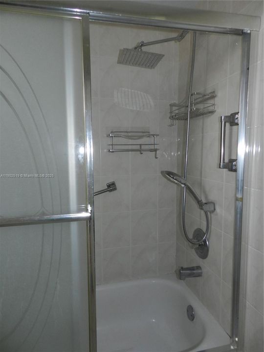 Activo con contrato: $62,000 (1 camas, 1 baños, 640 Pies cuadrados)