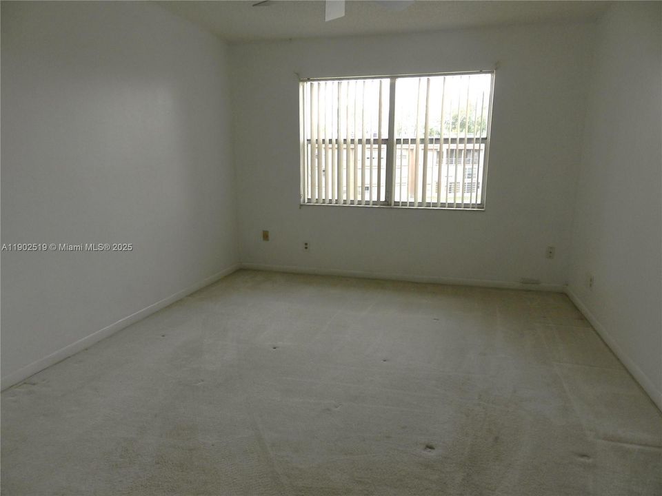 Activo con contrato: $62,000 (1 camas, 1 baños, 640 Pies cuadrados)