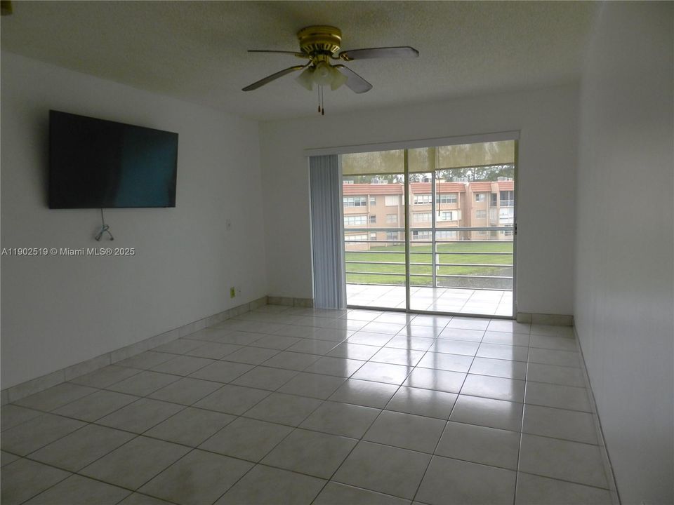 Activo con contrato: $62,000 (1 camas, 1 baños, 640 Pies cuadrados)