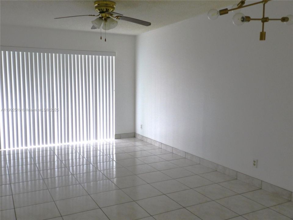 Activo con contrato: $62,000 (1 camas, 1 baños, 640 Pies cuadrados)