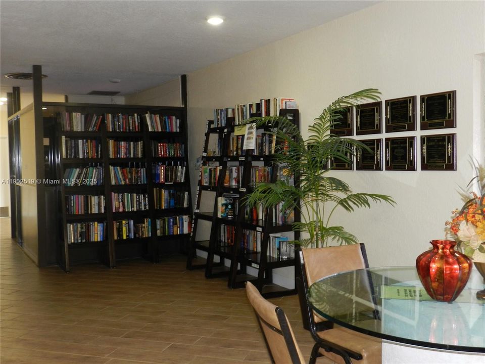 Activo con contrato: $62,000 (1 camas, 1 baños, 640 Pies cuadrados)