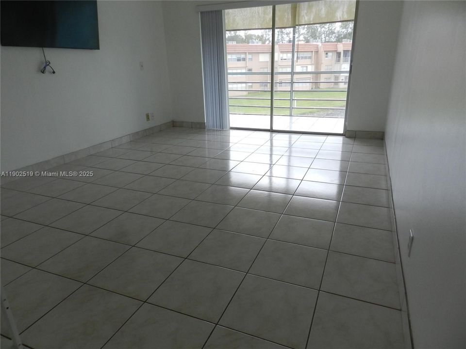 Activo con contrato: $62,000 (1 camas, 1 baños, 640 Pies cuadrados)