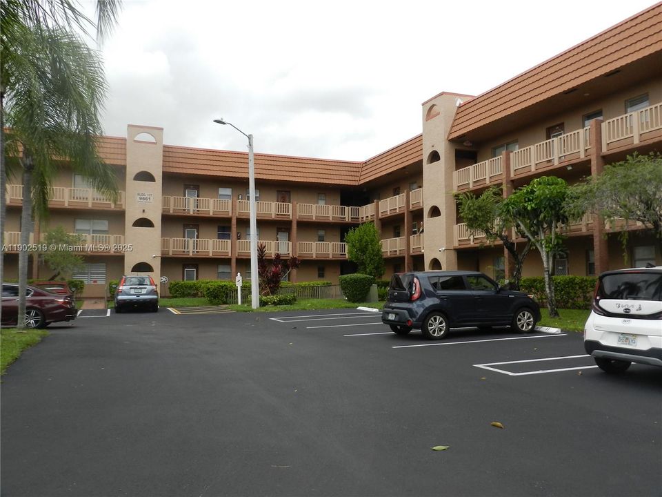 Activo con contrato: $62,000 (1 camas, 1 baños, 640 Pies cuadrados)