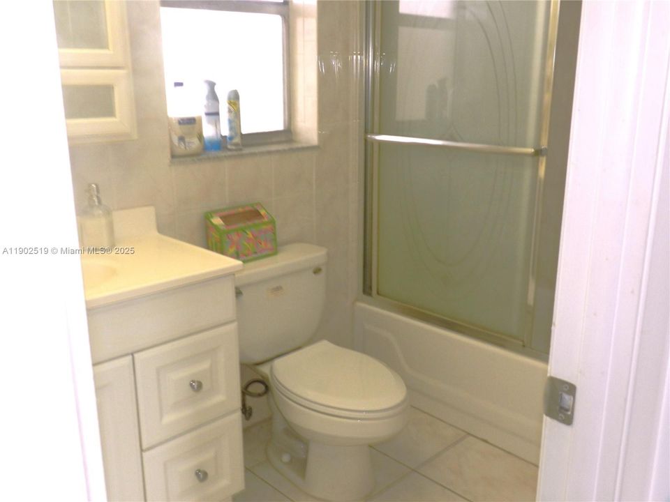 Activo con contrato: $62,000 (1 camas, 1 baños, 640 Pies cuadrados)