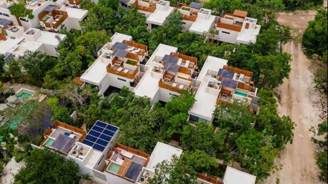 For Sale: $300,000 (2 beds, 2 baths, 1593 Square Feet)