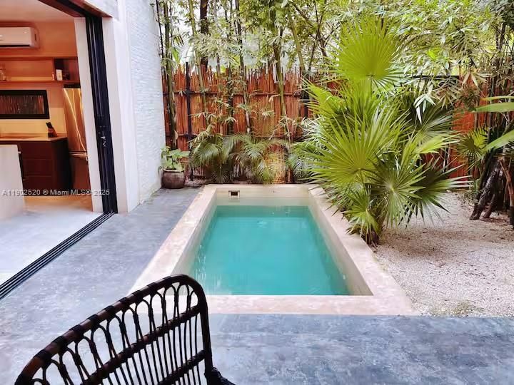 For Sale: $300,000 (2 beds, 2 baths, 1593 Square Feet)