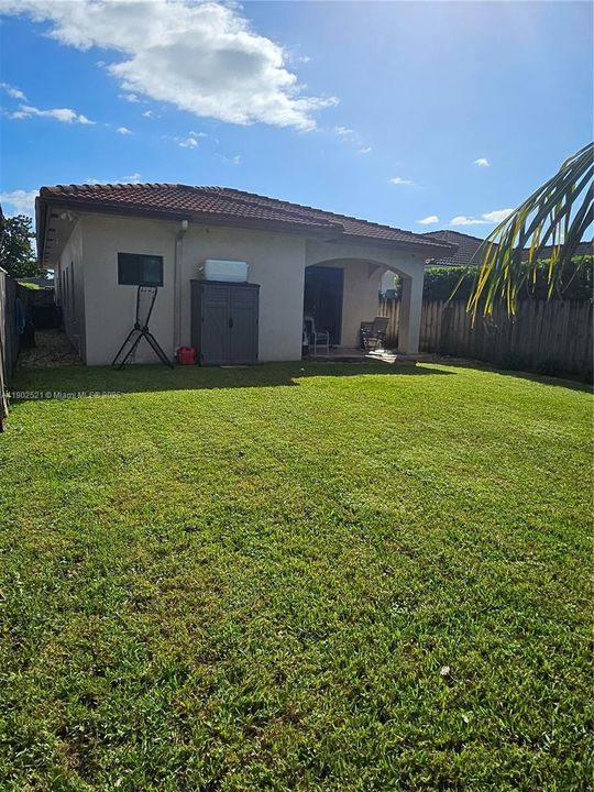 For Sale: $899,000 (4 beds, 2 baths, 1860 Square Feet)