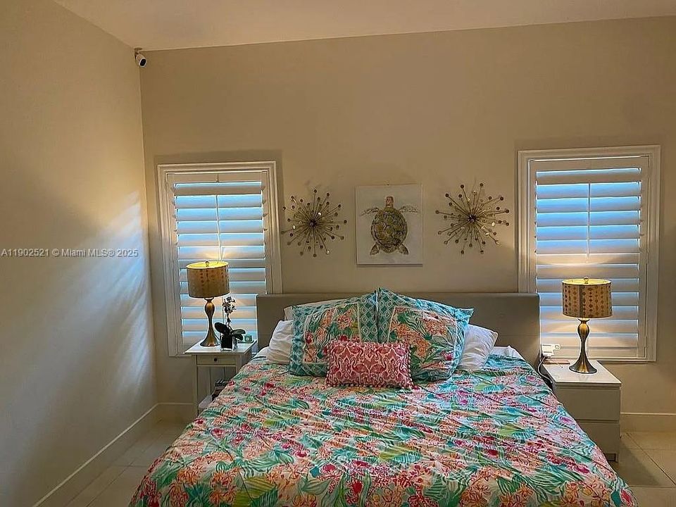 For Sale: $899,000 (4 beds, 2 baths, 1860 Square Feet)