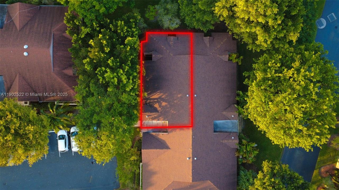 Под контрактом: $348,500 (3 спален, 2 ванн, 1060 Квадратных фут)