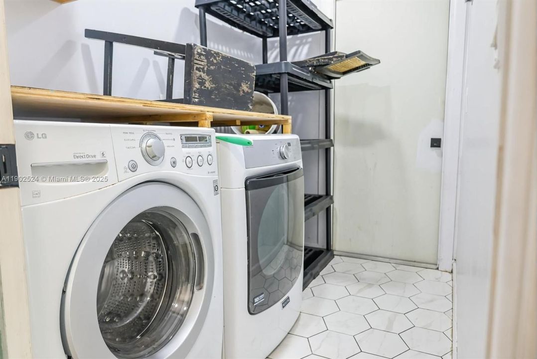 En Venta: $257,900 (4 camas, 2 baños, 1152 Pies cuadrados)