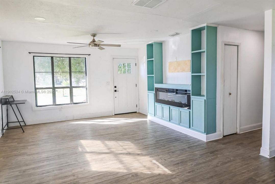 En Venta: $257,900 (4 camas, 2 baños, 1152 Pies cuadrados)