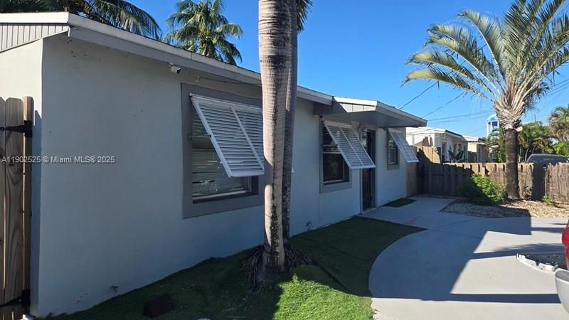 For Rent: $3,000 (3 beds, 2 baths, 867 Square Feet)