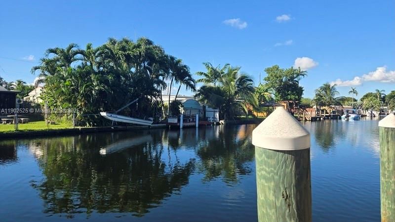 For Rent: $3,000 (3 beds, 2 baths, 867 Square Feet)