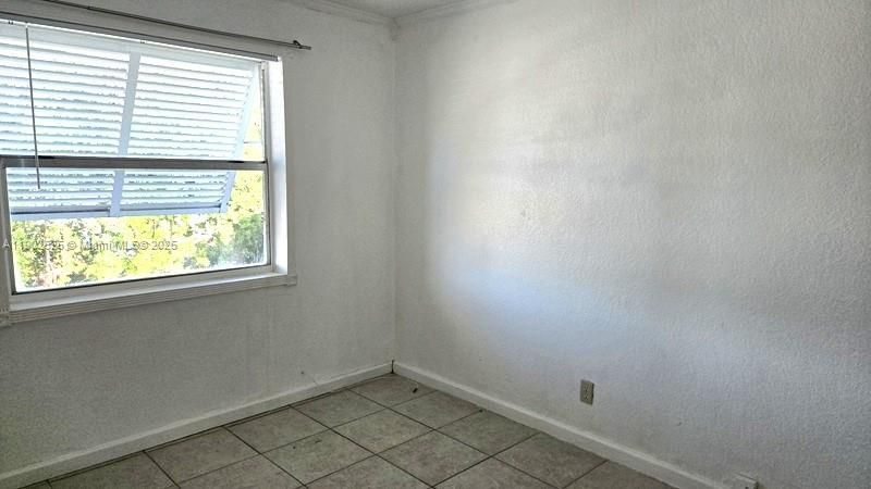 For Rent: $3,000 (3 beds, 2 baths, 867 Square Feet)