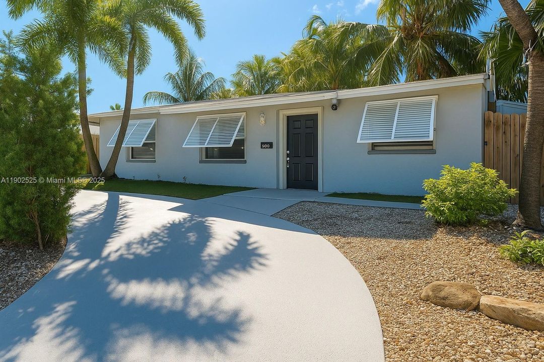 For Rent: $3,000 (3 beds, 2 baths, 867 Square Feet)