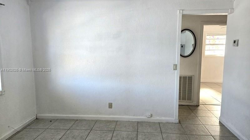 For Rent: $3,000 (3 beds, 2 baths, 867 Square Feet)