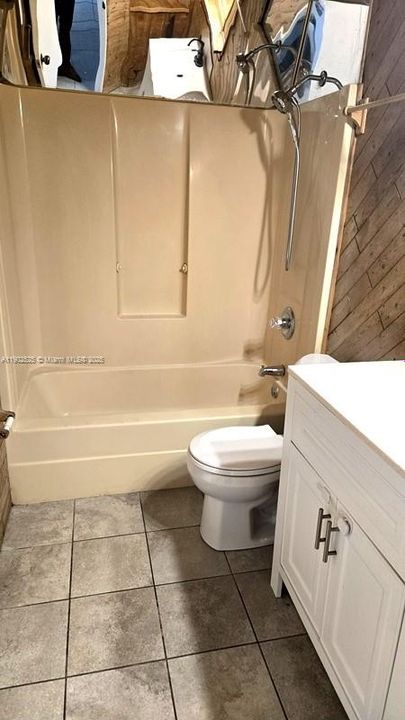 For Rent: $3,000 (3 beds, 2 baths, 867 Square Feet)