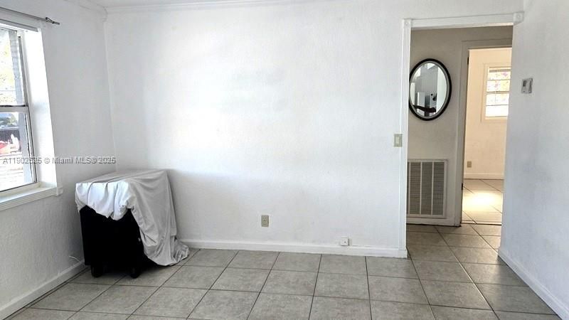 For Rent: $3,000 (3 beds, 2 baths, 867 Square Feet)