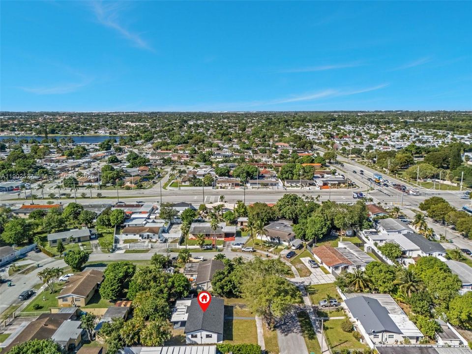 合同活跃: $575,000 (3 贝兹, 2 浴室, 1058 平方英尺)