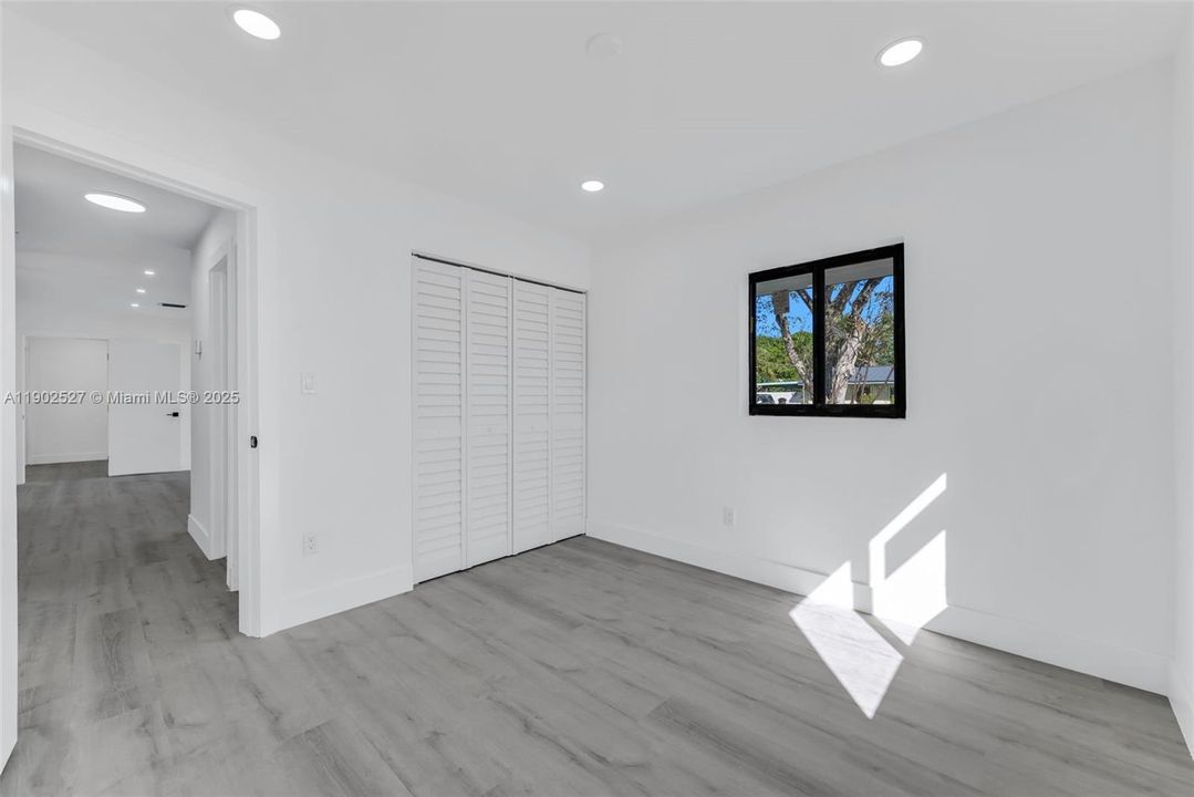 合同活跃: $575,000 (3 贝兹, 2 浴室, 1058 平方英尺)