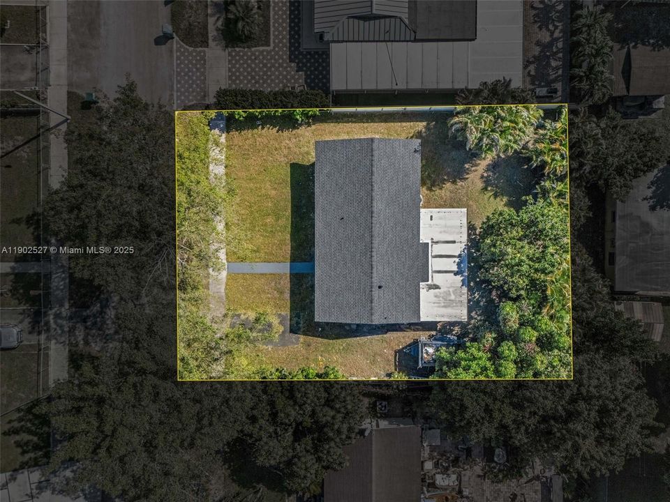 合同活跃: $575,000 (3 贝兹, 2 浴室, 1058 平方英尺)