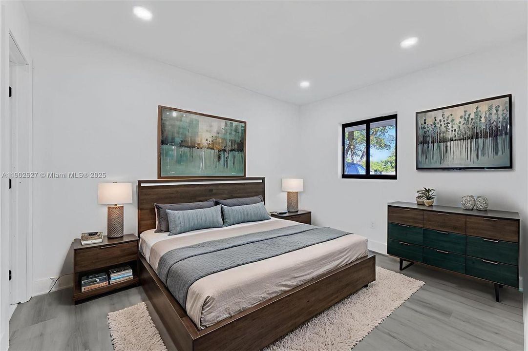 合同活跃: $575,000 (3 贝兹, 2 浴室, 1058 平方英尺)