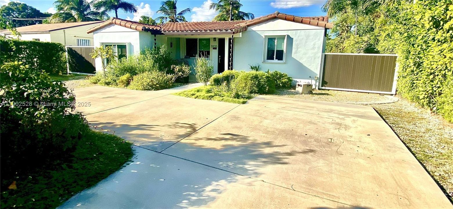 На продажу: $874,900 (3 спален, 2 ванн, 1234 Квадратных фут)