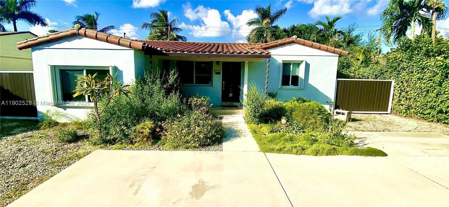 На продажу: $874,900 (3 спален, 2 ванн, 1234 Квадратных фут)