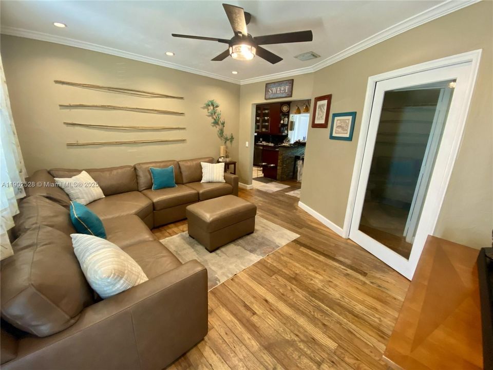 На продажу: $874,900 (3 спален, 2 ванн, 1234 Квадратных фут)