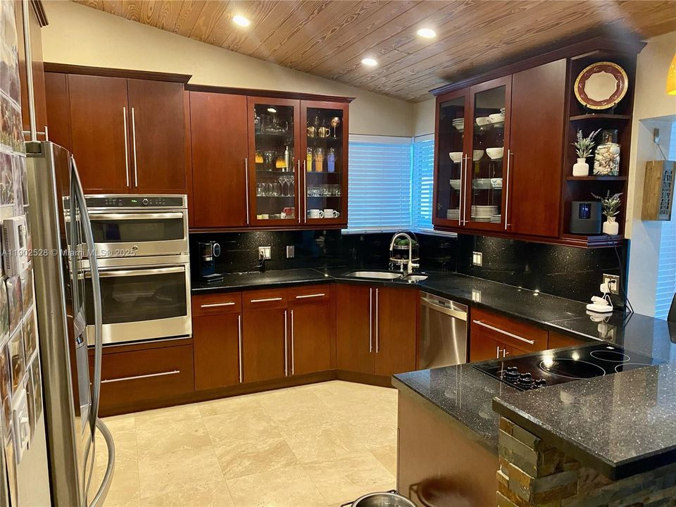 На продажу: $874,900 (3 спален, 2 ванн, 1234 Квадратных фут)