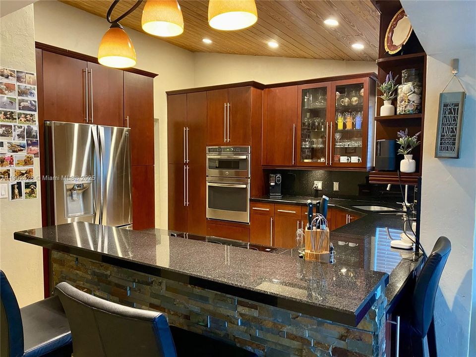 На продажу: $874,900 (3 спален, 2 ванн, 1234 Квадратных фут)