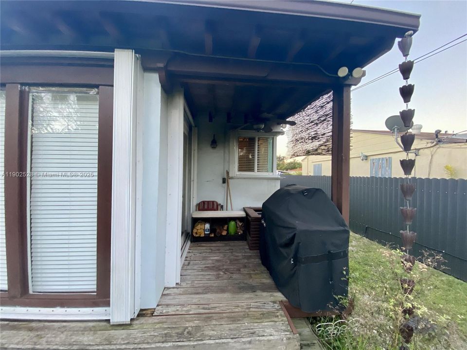 На продажу: $874,900 (3 спален, 2 ванн, 1234 Квадратных фут)