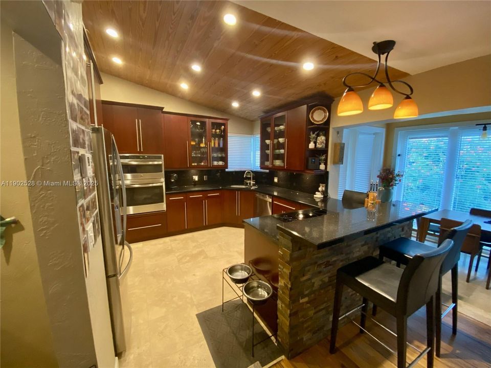 На продажу: $874,900 (3 спален, 2 ванн, 1234 Квадратных фут)