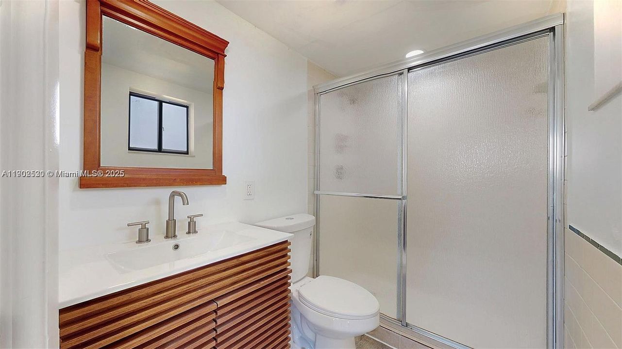 Recently Rented: $2,450 (3 beds, 2 baths, 1040 Square Feet)