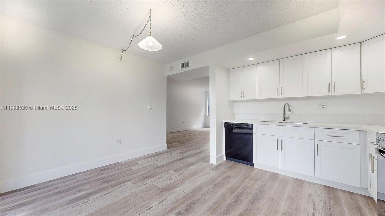 Recently Rented: $2,450 (3 beds, 2 baths, 1040 Square Feet)