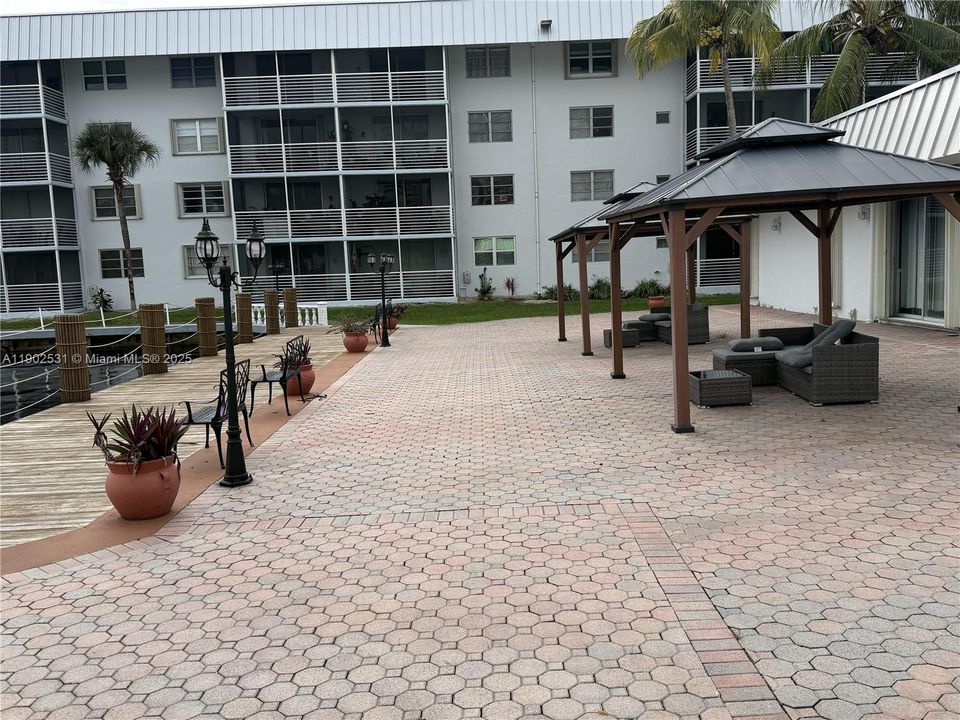 待售: $499,000 (3 贝兹, 2 浴室, 1085 平方英尺)