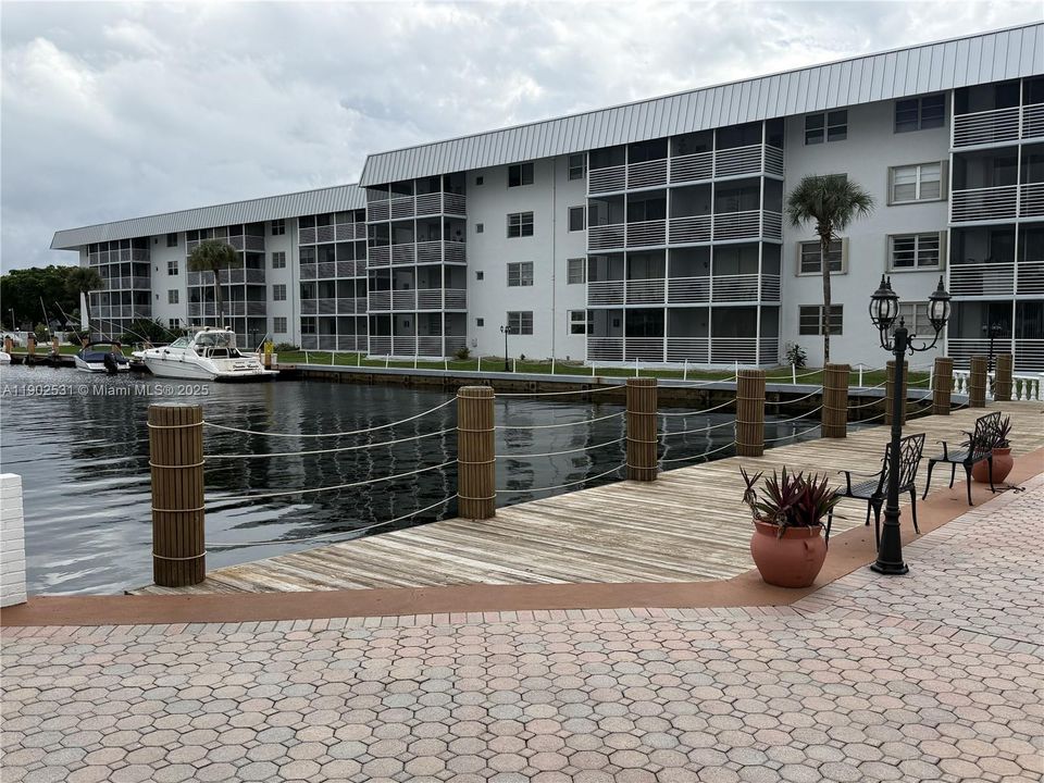 待售: $499,000 (3 贝兹, 2 浴室, 1085 平方英尺)