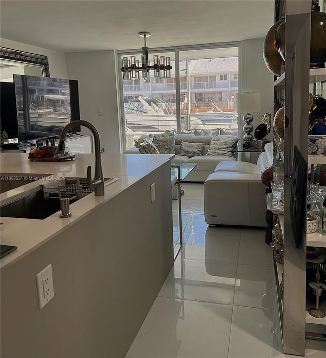 待售: $499,000 (3 贝兹, 2 浴室, 1085 平方英尺)