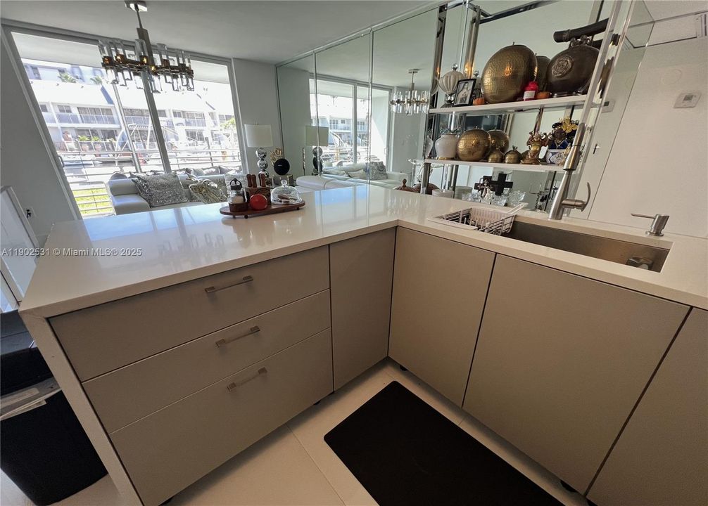 待售: $499,000 (3 贝兹, 2 浴室, 1085 平方英尺)