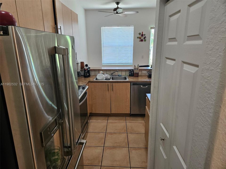 В аренду: $3,000 (4 спален, 3 ванн, 1833 Квадратных фут)