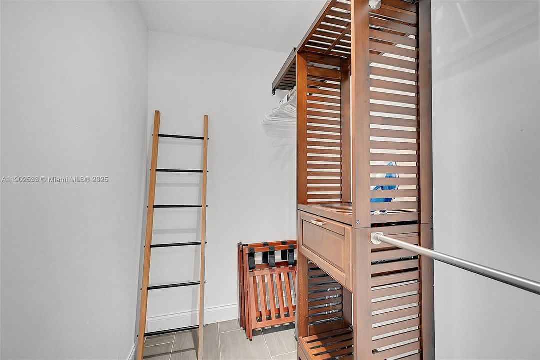 For Rent: $6,000 (4 beds, 2 baths, 2513 Square Feet)