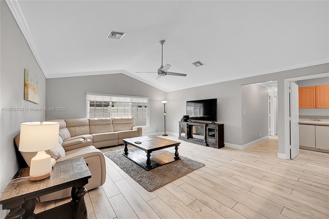 For Rent: $6,000 (4 beds, 2 baths, 2513 Square Feet)