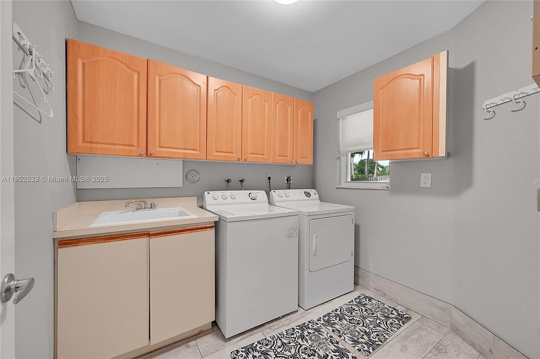 For Rent: $6,000 (4 beds, 2 baths, 2513 Square Feet)