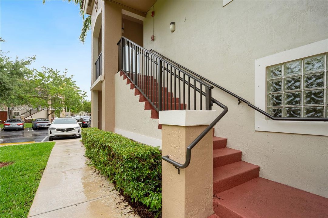 На продажу: $330,000 (3 спален, 2 ванн, 1032 Квадратных фут)