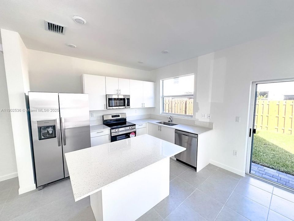 Active With Contract: $2,400 (3 beds, 3 baths, 1328 Square Feet)