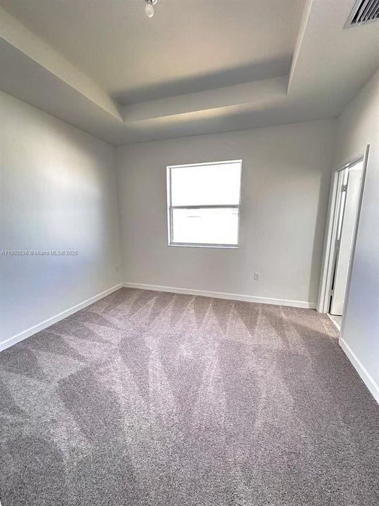 Active With Contract: $2,400 (3 beds, 3 baths, 1328 Square Feet)