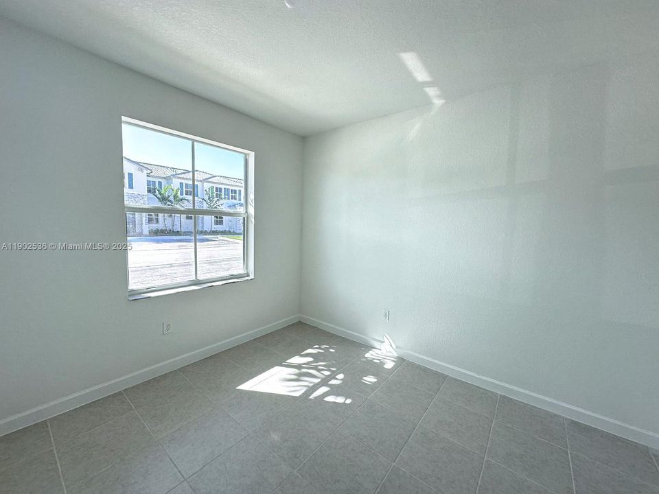 Active With Contract: $2,400 (3 beds, 3 baths, 1328 Square Feet)