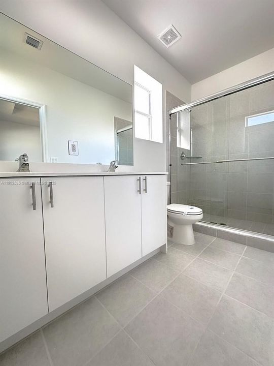 Active With Contract: $2,400 (3 beds, 3 baths, 1328 Square Feet)