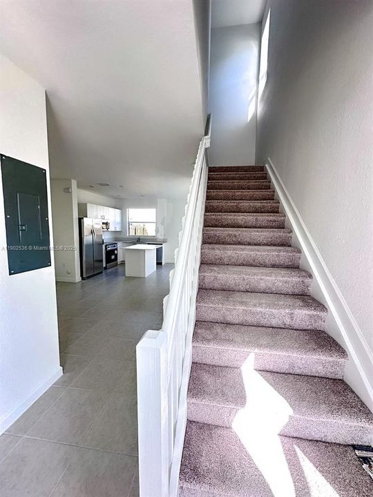 Active With Contract: $2,400 (3 beds, 3 baths, 1328 Square Feet)