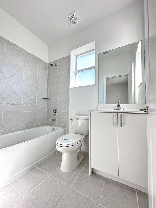 Active With Contract: $2,400 (3 beds, 3 baths, 1328 Square Feet)